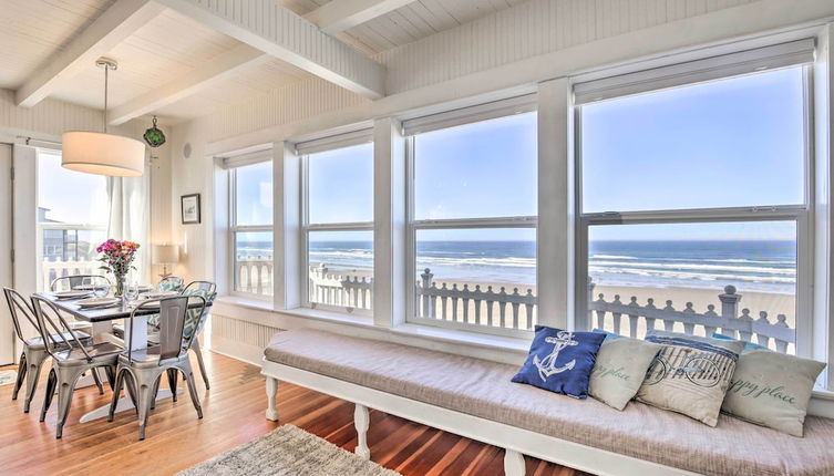 Photo 1 - Beachfront Newport Cottage With Private Hot Tub