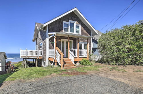 Photo 15 - Beachfront Newport Cottage With Private Hot Tub