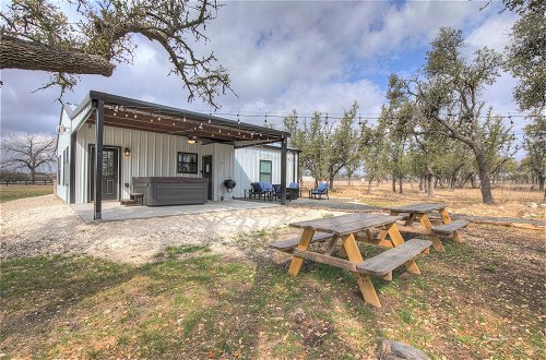 Foto 23 - Hill Country Hideaway With Fire Pit and Hot Tub