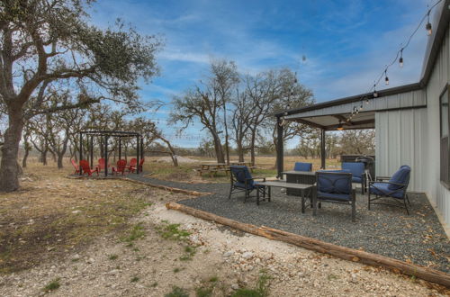 Foto 26 - Hill Country Hideaway With Fire Pit and Hot Tub