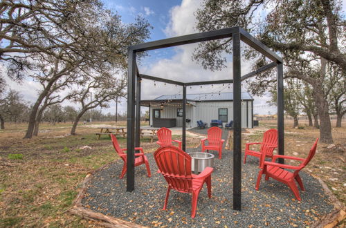 Foto 25 - Hill Country Hideaway With Fire Pit and Hot Tub