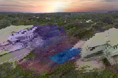 Photo 39 - Spicewood Lodge W/pool, Hottub