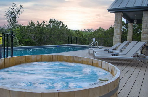 Foto 1 - Spicewood Lodge W/pool, Hottub