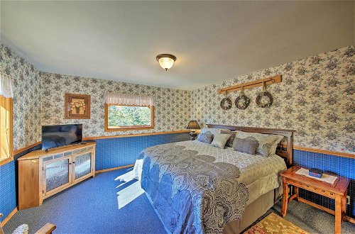 Foto 5 - Scenic Kootenai Forest Home w/ Outdoor Living Area