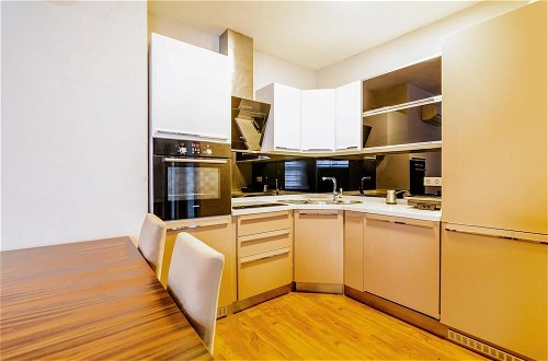 Foto 7 - Chic Flat w Gym and Terrace 5 min to Kanyon Mall