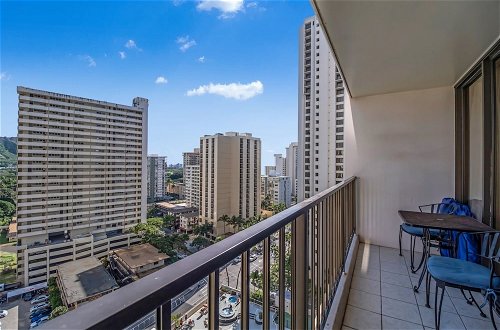 Foto 25 - Spectacular Pool View Suite at the Waikiki Banyan - Free parking! by Koko Resort Vacation Rentals