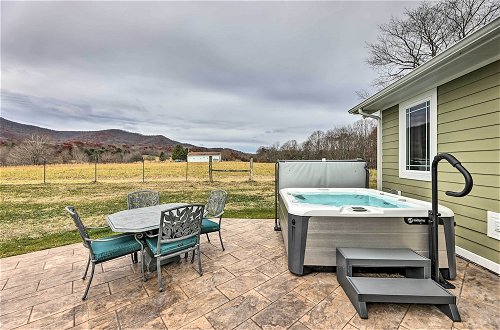 Foto 12 - Modern Marlinton Home w/ Hot Tub & Mtn Views