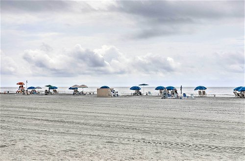 Foto 3 - Sands Beach Club Condo w/ Ocean Views & Amenities