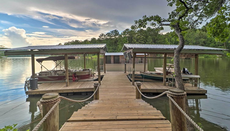 Foto 1 - Rustic-chic Riverfront Home w/ Dock, Deck & Canoes