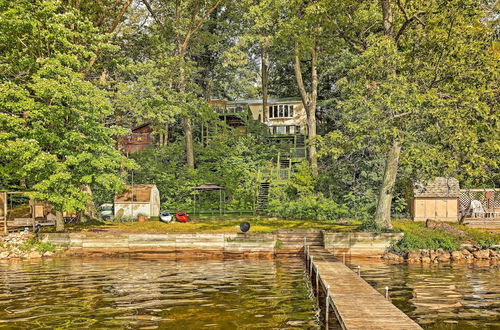 Photo 7 - Le Roy Lakefront Retreat w/ Dock + Kayaks