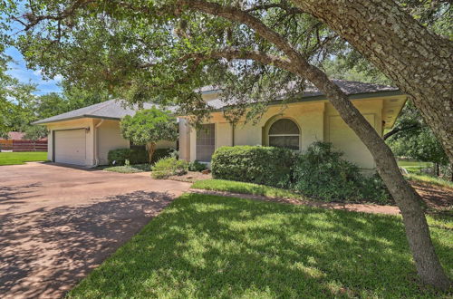 Photo 18 - Spacious Lakefront Round Rock House w/ Water Toys