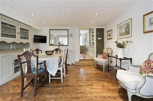 Foto 13 - Charming 4-bed House w Garden in Fulham