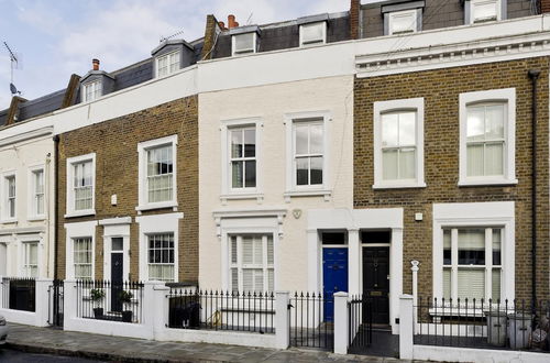 Photo 8 - Charming 4-bed House w Garden in Fulham