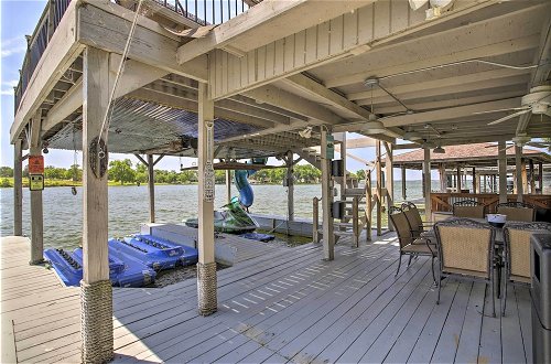 Foto 5 - Waterfront Lake Home w/ Deck - New Renovations