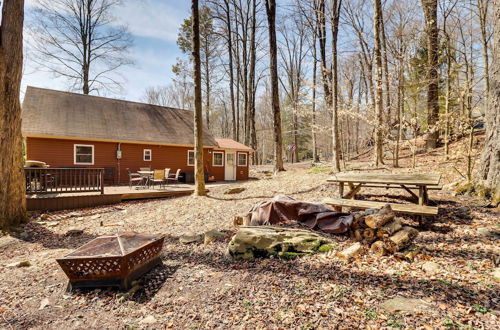 Photo 10 - Lake Wallenpaupack Cabin w/ Boat Trailer Parking