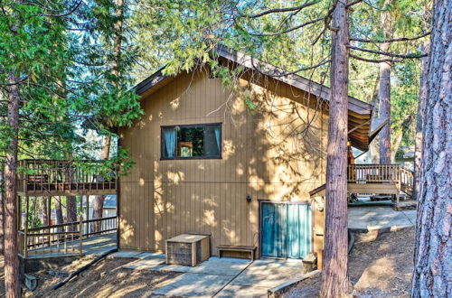 Photo 25 - Pine Mountain Cabin w/ Hot Tub, 2 Mins to Marina