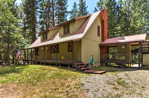 Photo 21 - Riverside Winthrop Chalet w/ Hot Tub & 2 Decks