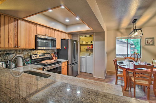 Photo 14 - Quaint Pinetop Retreat w/ Balcony & Grill