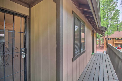 Photo 16 - Quaint Pinetop Retreat w/ Balcony & Grill