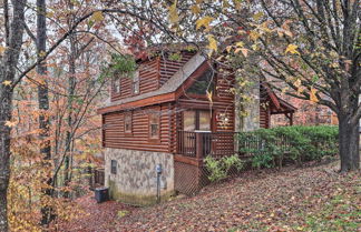 Photo 1 - Cozy Family Cabin w/ Hot Tub ~ 4 Mi to Dollywood