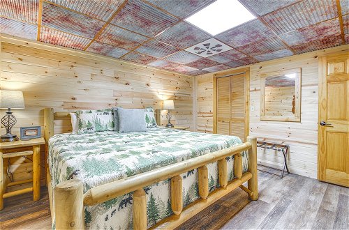 Foto 30 - Cozy Family Cabin w/ Hot Tub ~ 4 Mi to Dollywood