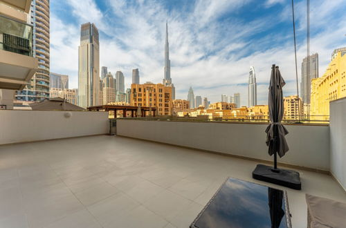 Photo 9 - Maison Privee - Classy Apt w/ Terrace & Direct Burj Khalifa Views