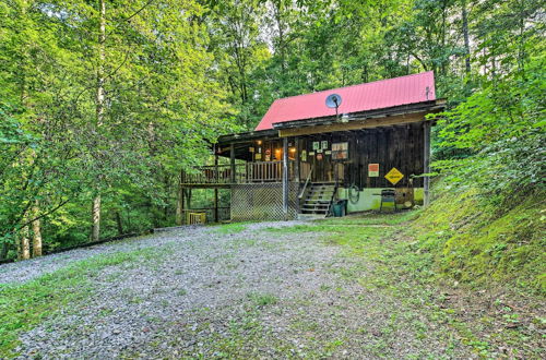 Foto 6 - Tellico Plains Cabin - 25 Acres, Backyard Creek