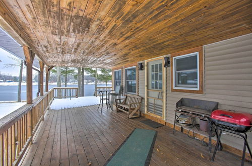 Foto 10 - Peaceful Long Lake Cottage w/ Deck, Dock & Kayaks