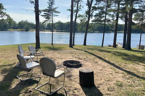 Foto 2 - Peaceful Long Lake Cottage w/ Deck, Dock & Kayaks