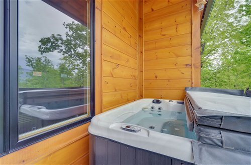 Foto 12 - Gatlinburg Vacation Rental w/ Private Hot Tub