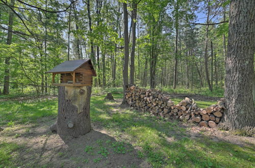 Foto 8 - Rustic Wooded Retreat w/ Fire Pit, Near Trails