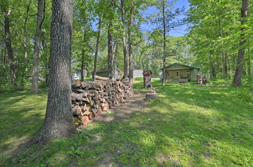 Foto 18 - Rustic Wooded Retreat w/ Fire Pit, Near Trails