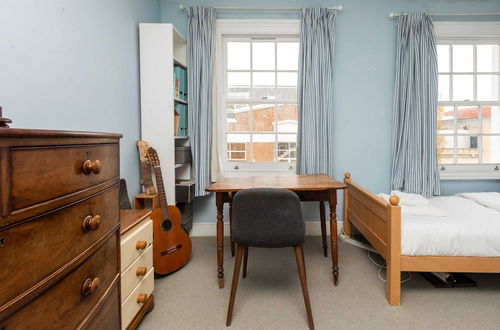 Photo 10 - Charming 2BD Georgian Town House - Camden Town