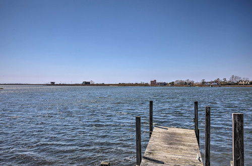 Foto 12 - Waterfront Home w/ Large Deck & Dock on Narrow Bay