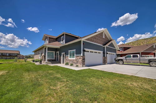 Foto 17 - Modern Swan Valley Townhome w/ Walking Trails