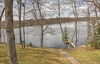 Foto 1 - Cozy Balsam Lake Home: Deck, Private Dock + Kayaks