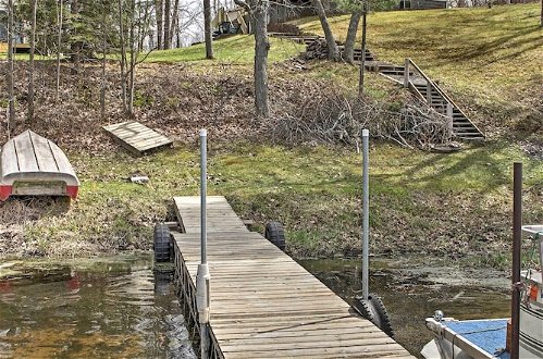 Foto 11 - Cozy Balsam Lake Home: Deck, Private Dock + Kayaks