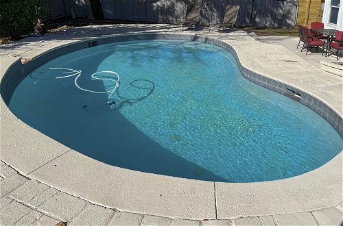 Foto 4 - Modern Pflugerville Getaway w/ Private Pool
