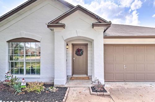 Foto 10 - Modern Pflugerville Getaway w/ Private Pool