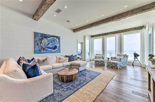 Foto 1 - Luxe, Beachfront PCB Home w/ Decks & Grill