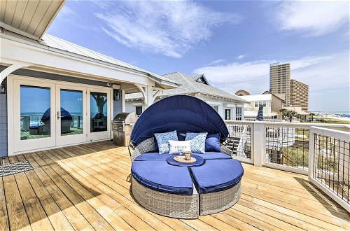 Foto 36 - Luxe, Beachfront PCB Home w/ Decks & Grill