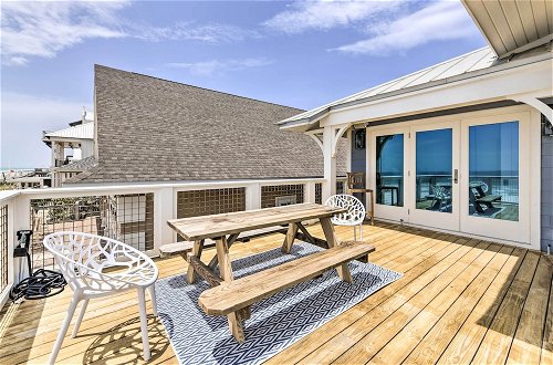 Foto 11 - Luxe, Beachfront PCB Home w/ Decks & Grill