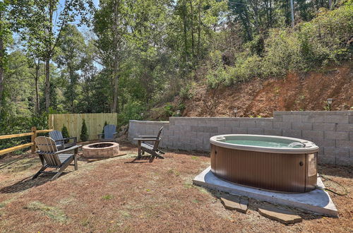 Photo 2 - Pet-friendly Asheville Retreat w/ Hot Tub