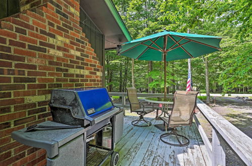 Photo 14 - Home in Big Bass Lake Community: Fire Pit & Grill