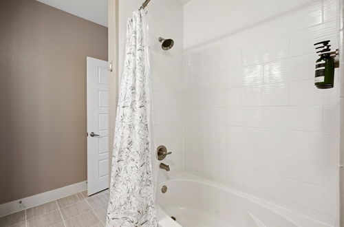 Photo 10 - Frisco Luxurious 2BD 2BA Apartment