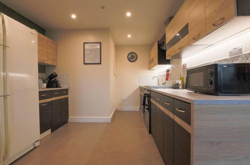 Photo 4 - 2-bed Apartment in Central Cardiff With Parking