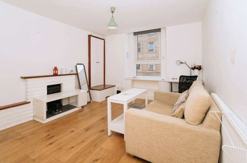 Photo 13 - Sleek & Central 2BD Flat - Haymarket