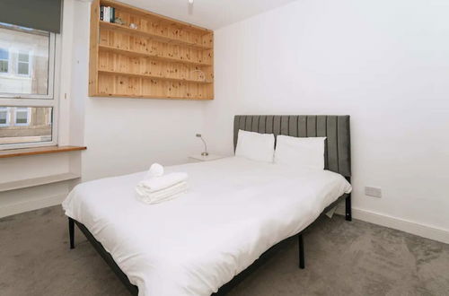 Photo 2 - Sleek & Central 2BD Flat - Haymarket