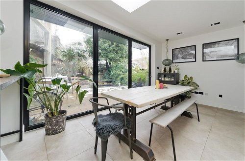 Foto 21 - Stunning one Bedroom Flat With Large Terrace in Chiswick by Underthedoormat