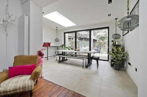 Photo 20 - Stunning one Bedroom Flat With Large Terrace in Chiswick by Underthedoormat